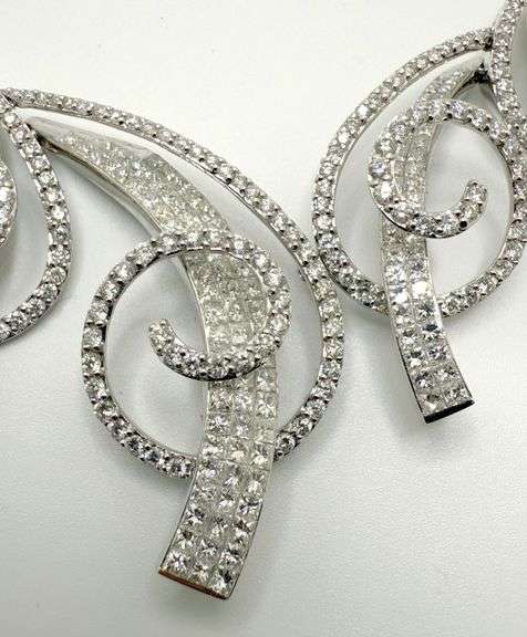 Extremely collectable Antique royal eternal 18KT gold and diamond art deco necklace