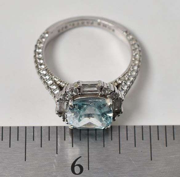 Blue CZ Ring with Accent Gems on Band 5.4grams Size 7 3/4