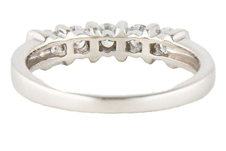 0.50ctw Round Diamond Five Stone Wedding Band Ring in Platinum