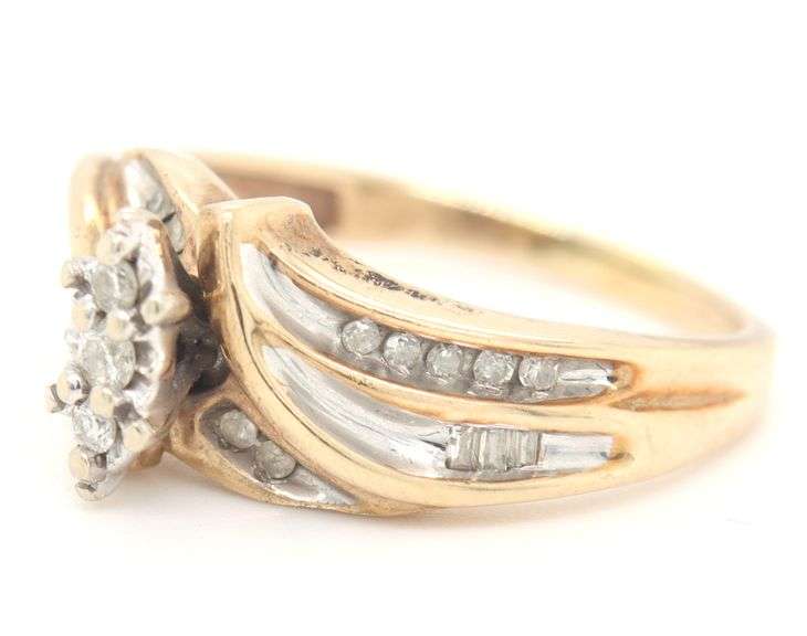 10kt Yellow gold diamond cluster ring