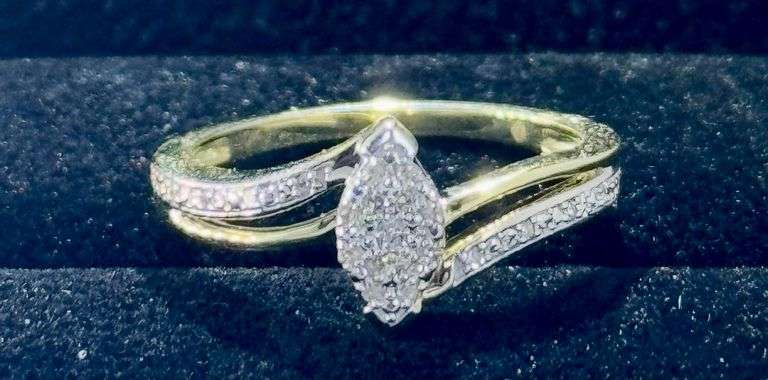 10K Yellow Gold Round Brilliant Cut Diamond Ring