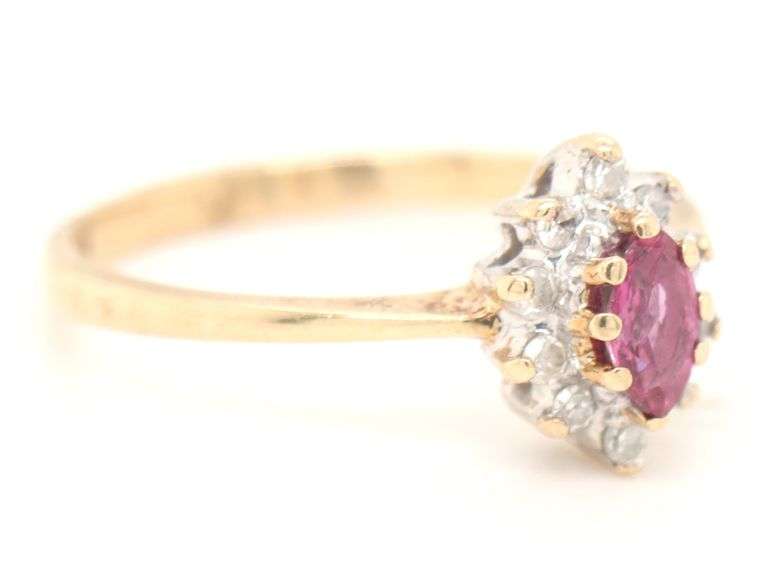 10kt Yellow gold topaz and diamond flower style ring