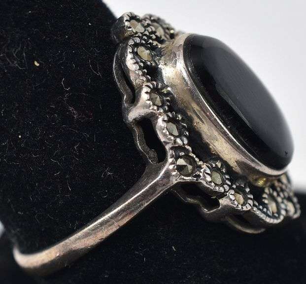 Onyx Ring with Accent Gems in Sterling Silver 4.5grams Size 8 1/4