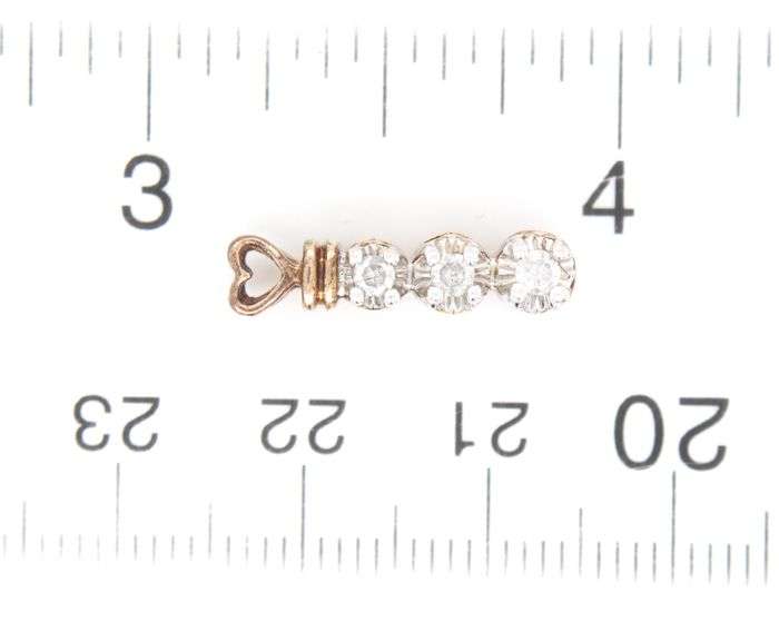 10kt Yellow gold diamond bar pendant