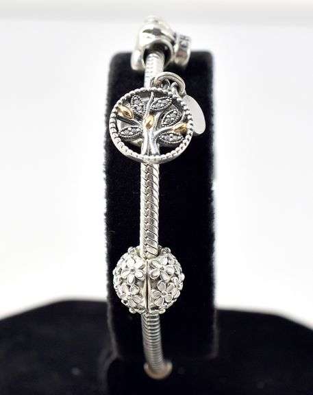 Pandora Bracelet with Charms in Sterling Silver. 24.5 grams.