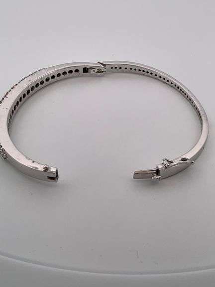 CERTIFIED BRAND NEW 14K WHITE GOLD DIAMOND BANGLE BRACELET