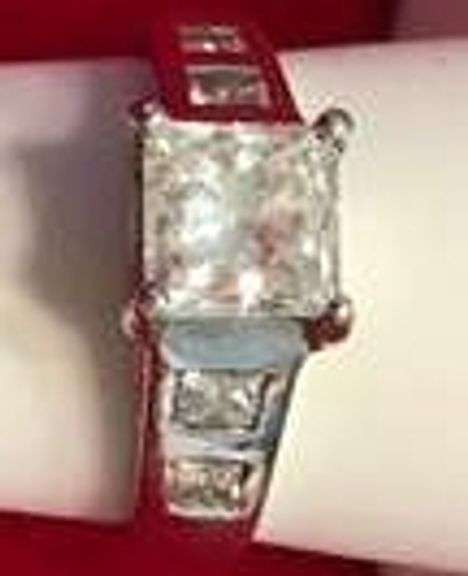 Stunning Platinum Engagement Ring with 1.38ct Princess Cut Diamond
