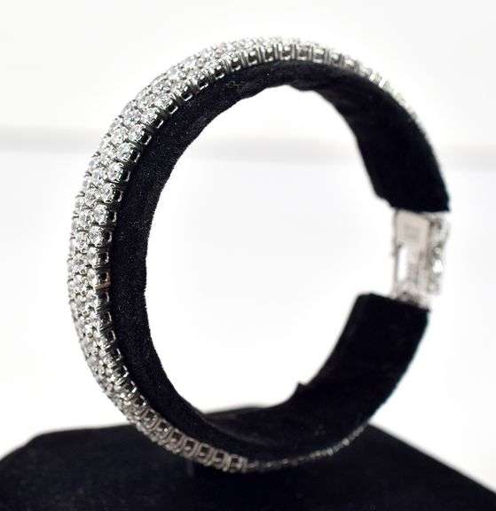 Cz Gemstone Tennis Bracelet in Sterling Silver. 25.4 grams.