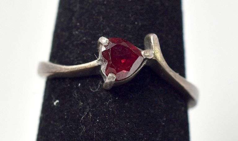 Heart Shaped Small Stone Ring in Sterling Silver 2.1grams Size 6