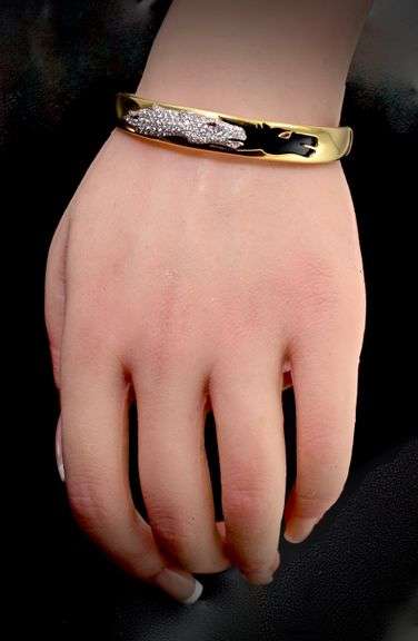 Valuable 18K Yellow Gold Carrera Y Carrera Horse Bangle