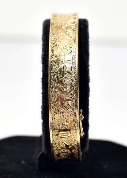 Vermeil Hinged Bangle Bracelet in Sterling Silver. 18.3 grams.