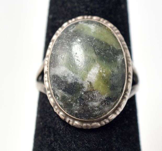 Small Green Patterned Stone Ring in Sterling Silver 3.3grams Size 5