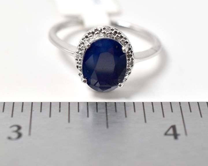Genuine Sapphire Oval Ring in Sterling Silver 2.7grams Size 8.5