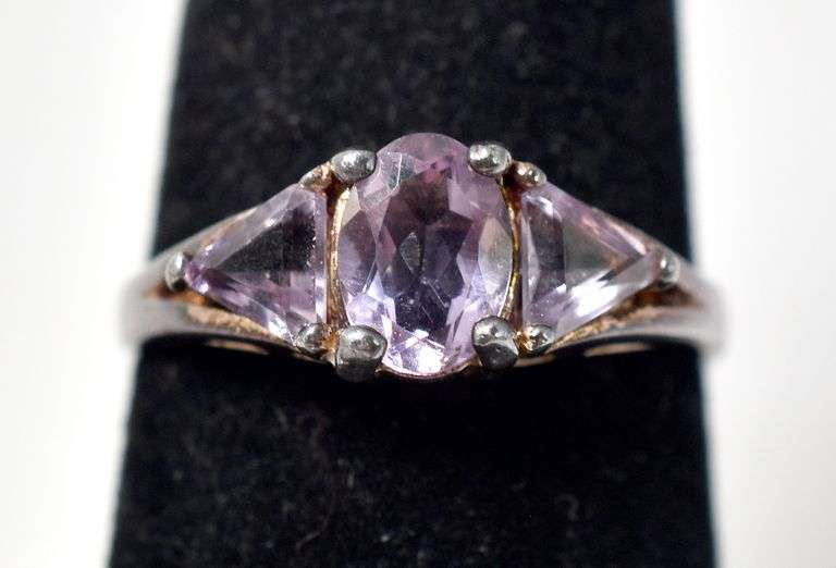 Purple Three Stone Ring in Sterling Silver 2.4grams Size 6.5