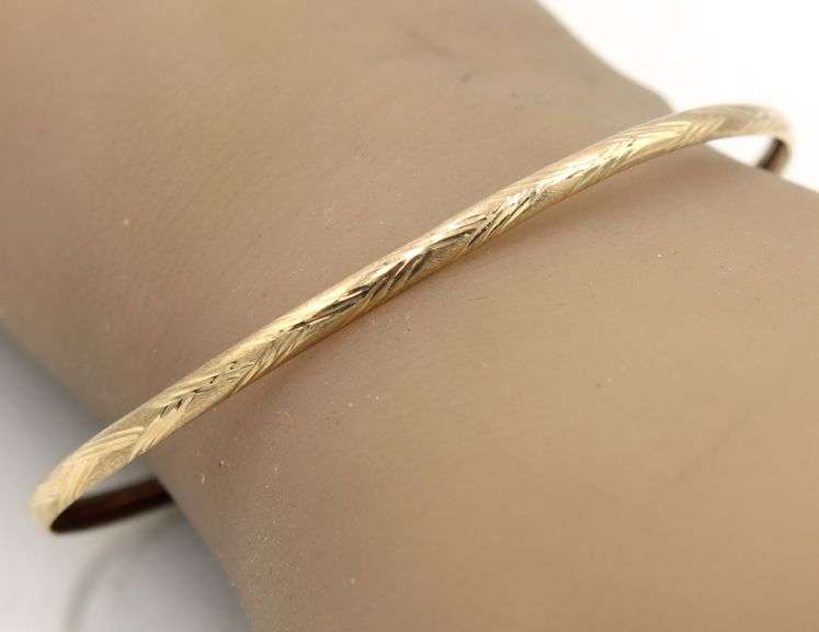 10kt Yellow gold bangle bracelet