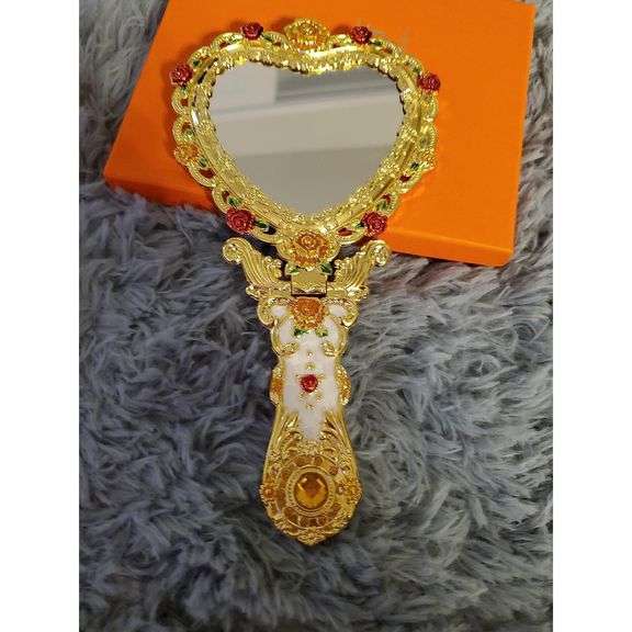 Heart-Shaped Handheld Mirror