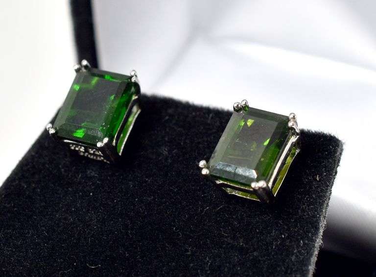 Emerald Gemstone Earrings in Sterling Silver 2.7grams