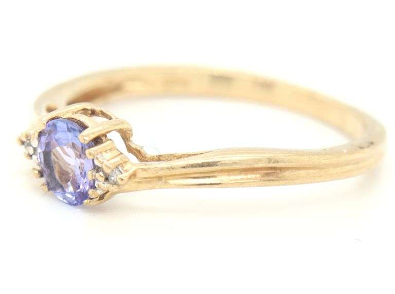10kt Yellow gold round tanzanite ring