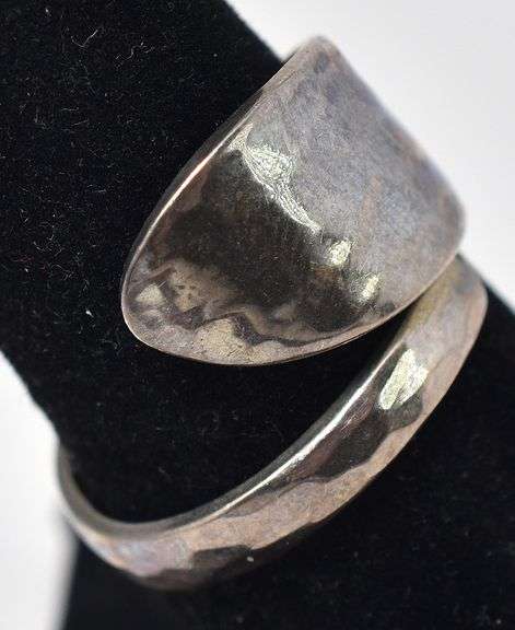 Twist Band Ring in Sterling Silver 5.9 grams Size 7