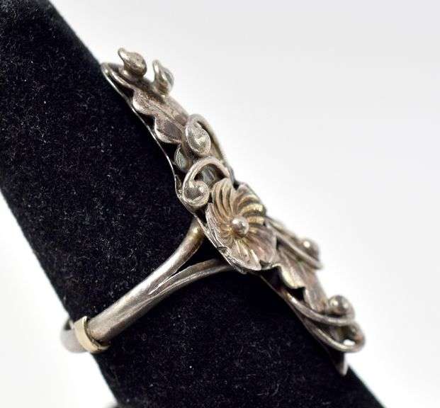 Vintage Floral Ring in Sterling Silver