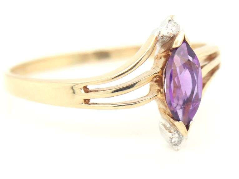 10kt Yellow gold marquise amethyst ring