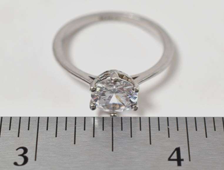 CZ Stone Ring in Sterling Silver 2.5grams Size 8.5