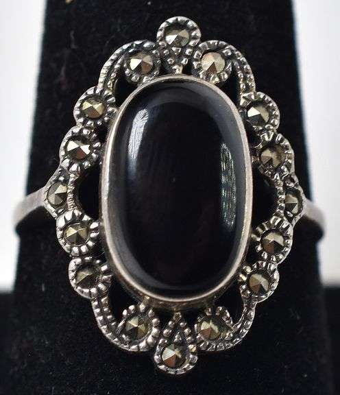 Onyx Ring with Accent Gems in Sterling Silver 4.5grams Size 8 1/4