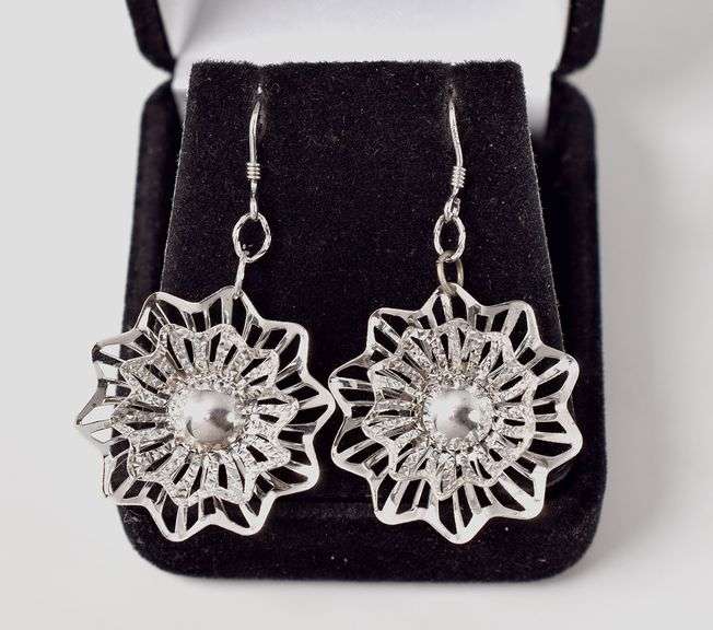 Flower Dangle Earrings in Sterling Silver 2.8g