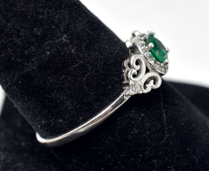 Dainty Bright Green Gemstone Ring with Detailing and Accents in Sterling Silver 2.1grams Size 10