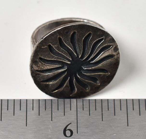 Spiraled Star Ring in Sterling Silver 9grams Size 5 1/2