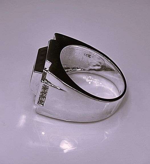 Men's 14 Kt Gold Plate 7.35 Ctw Lab Simulated Diamond Ring.