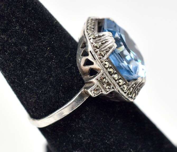 Gorgeous Light Blue Gemstone Ring in Sterling Silver 6.5grams Size 6 1/4