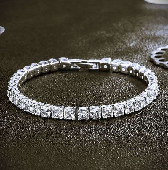 Sparkling Classy 14 Kt White Gold Plated Sparkling Lab Princess Cut Simulated Diamond Tennis Bracel