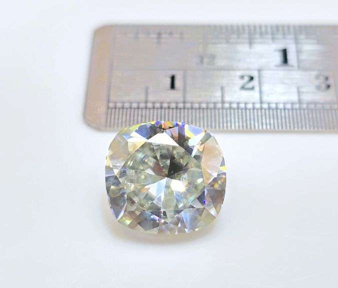 Gorgeous 4.85 Ct Sparkling VVs1 H-I Lab Simulated Diamond Solitaire