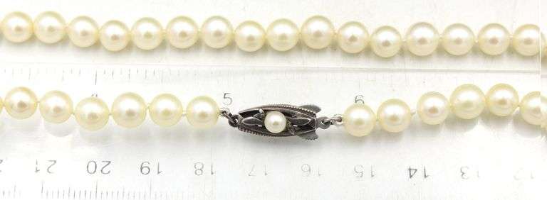Vintage Mikimoto Pearl strand necklace