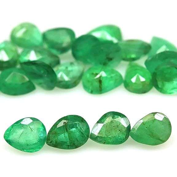 Pear cut 6.56ct Zambian Emerald set