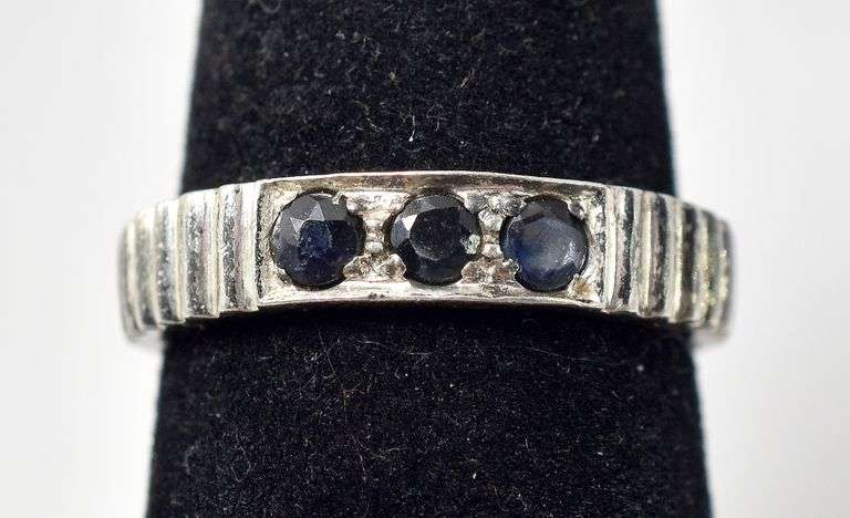 Three Stone Band Ring in Sterling Silver 2.9grams Size 6 3/4