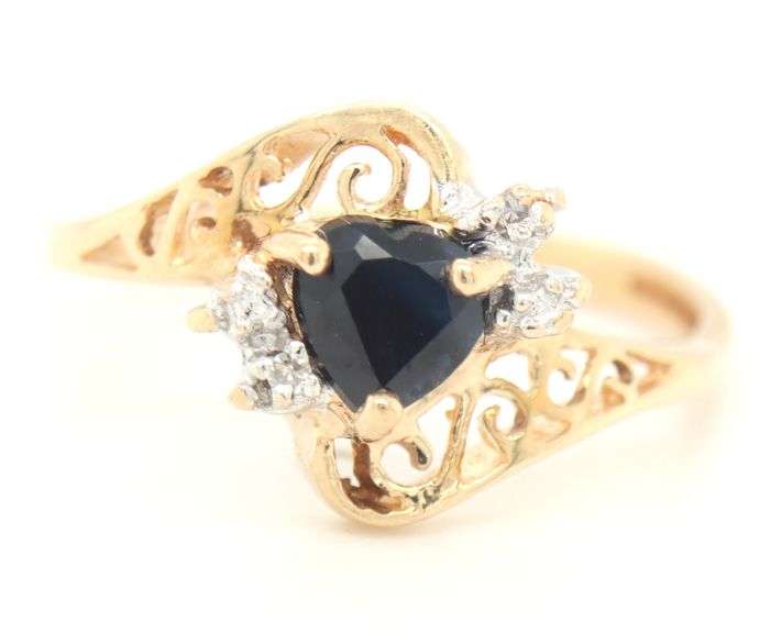 10kt Yellow gold heart shaped blue sapphire ring