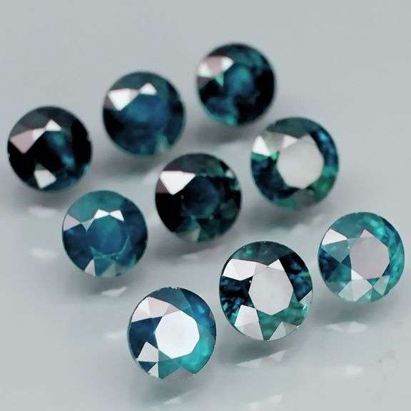 Heated only! 5.37ct round cut Sapphire set from Madagascar!