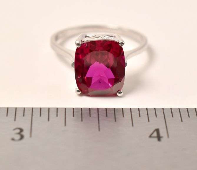 Bright Pink Stone Ring in Sterling Silver 3.5grams Size 8 3/4