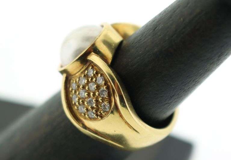 Rare Mabe Pearl Ring with Diamond-Encrusted 18K Gold – A Unique Treasure!