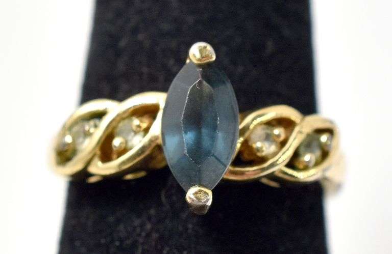 Small Oval Cut Blue Stone Ring in Sterling Silver 3.1grams Size 6 1/4