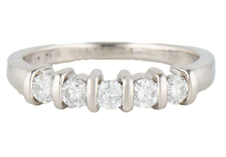 0.50ctw Round Diamond Five Stone Wedding Band Ring in Platinum