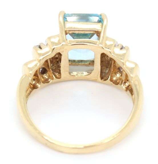 Tasteful 14K YG Blue Topaz & Diamond Ring