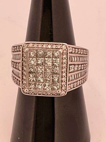 CERTIFIED BRAND NEW LADIES 14K WHITE GOLD AND DIAMOND RING