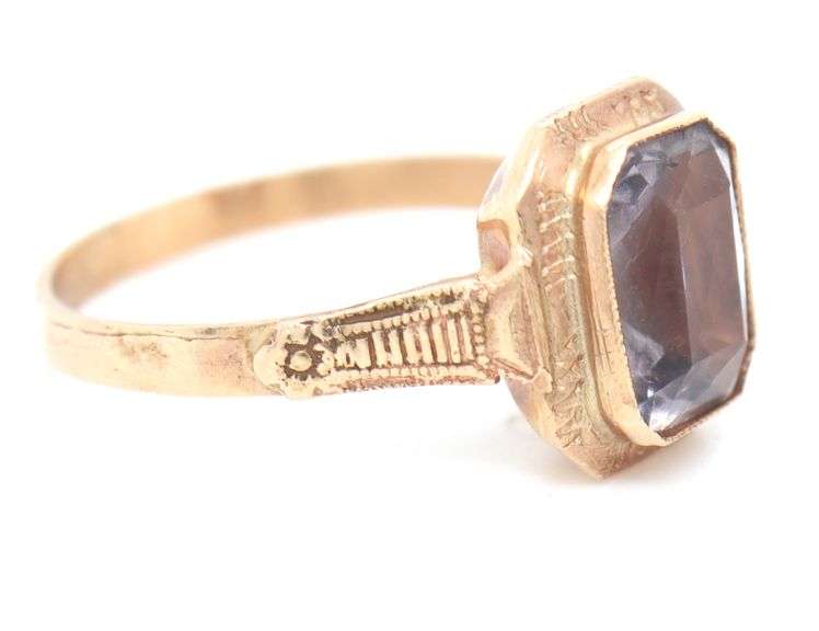 Vintage 14kt Yellow gold emerald cut amethyst ring