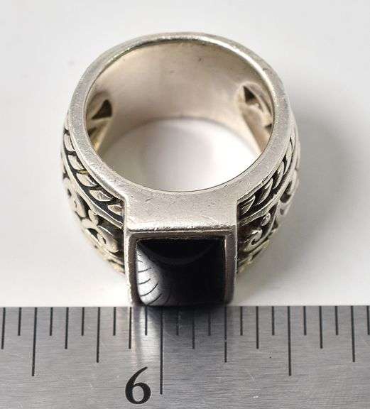 Wide Band Onyx Ring in Sterling Silver. Size 7. Weight 17.9 grams.