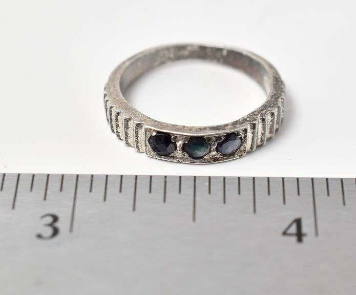 Three Stone Band Ring in Sterling Silver 2.9grams Size 6 3/4