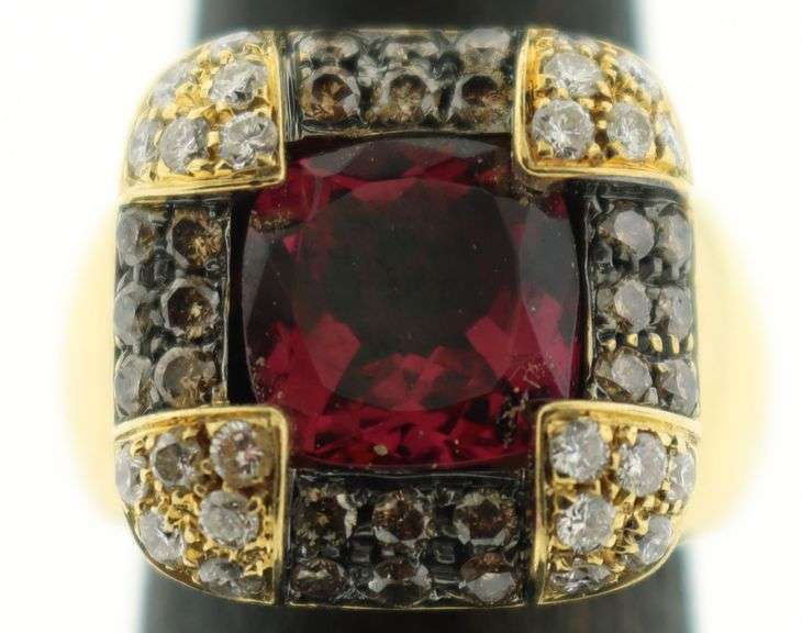Extremely Fine quality Spressartite Garnet 18k Yellow Gold Cushion Ring with Diamond Studs