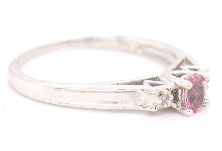 10kt White gold pink topaz ring
